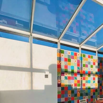 Varanda envidraçada de apartamento reformado
